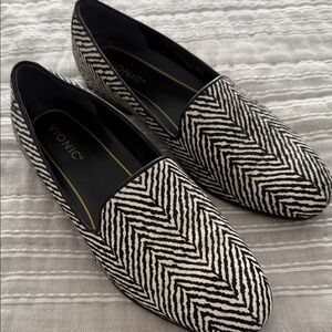 Vionic Monochrome Chevron Loafers